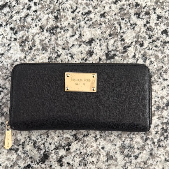 Michael Kors Black Wallet - Picture 1 of 3